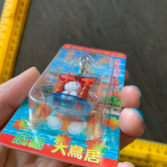 2007 HELLO KITTY TORII GATE CELL CHARM - Picture 6 of 8